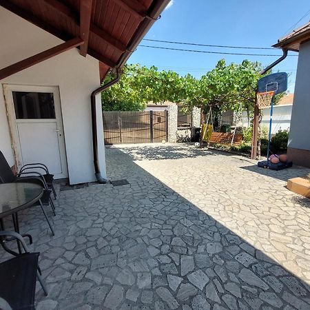 Cozy, Quiet & Family Friendly In Arad Apartment Стая снимка