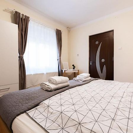 Cozy, Quiet & Family Friendly In Arad Apartment Екстериор снимка