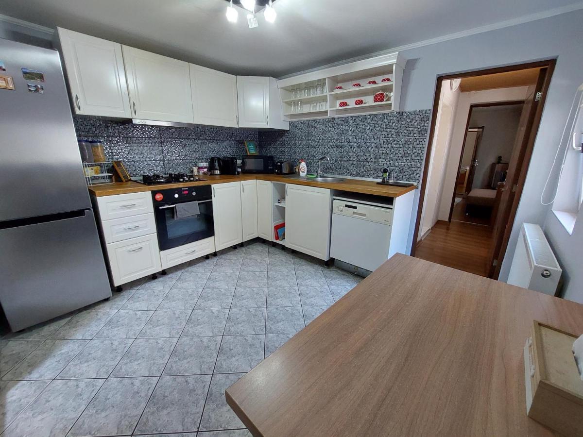 Cozy, Quiet & Family Friendly In Arad Apartment Екстериор снимка