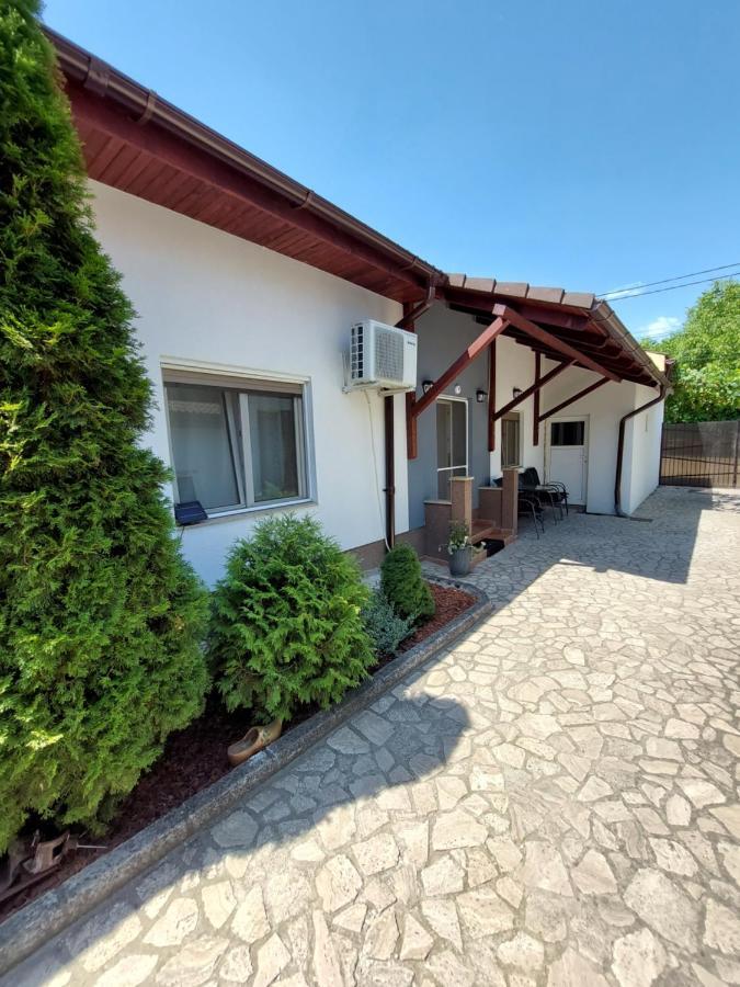Cozy, Quiet & Family Friendly In Arad Apartment Екстериор снимка