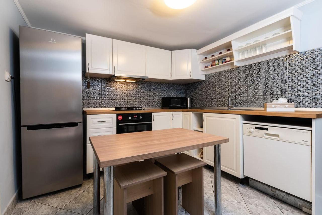 Cozy, Quiet & Family Friendly In Arad Apartment Екстериор снимка