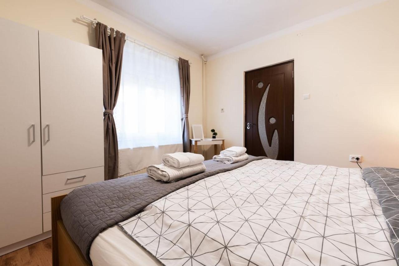Cozy, Quiet & Family Friendly In Arad Apartment Екстериор снимка