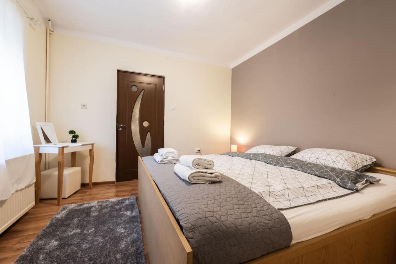 Cozy, Quiet & Family Friendly In Arad Apartment Екстериор снимка